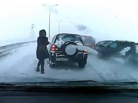 Видео массовой аварии на въезде в Астану