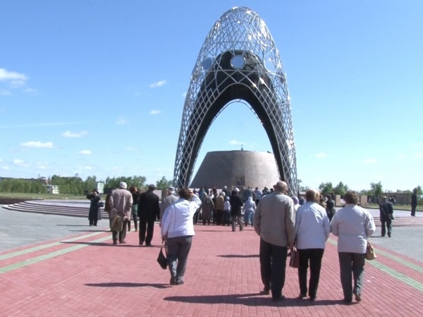 В столице Казахстана отдали дань уважения жертвам политических репрессий. Памятное мероприятие прошло в музейно-мемориальном комплексе «АЛЖИР».