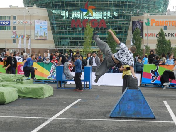 В Астане открылись молодежные фестивали - "Волна экстрима" и уличных танцев